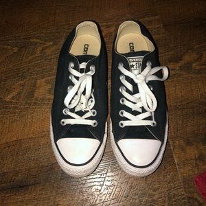 black low-top converse